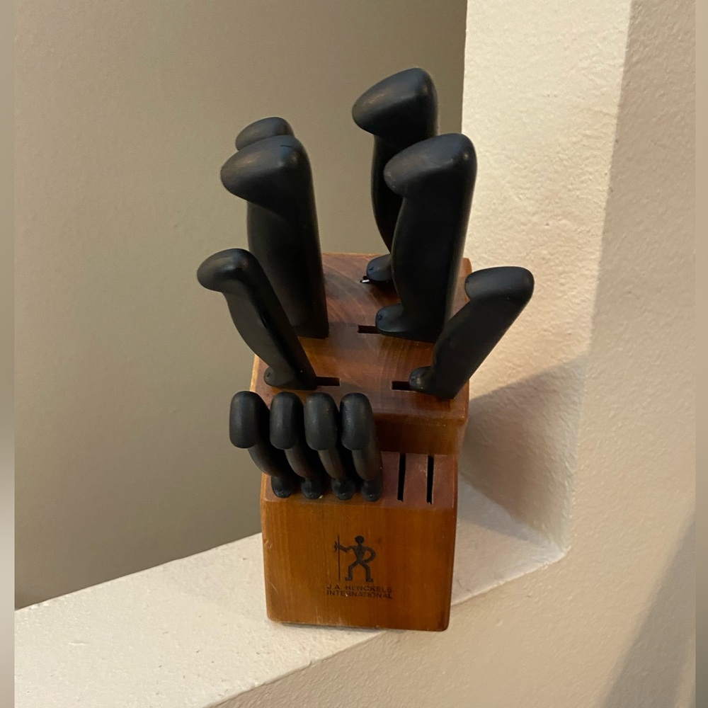 J A Henckels International Ever Edge Stainless Block Set.Missing 2 Steak Knives.